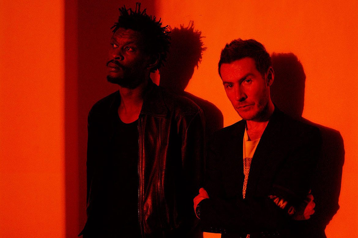 Massive Attack, Ghostpoet - Come Near Me